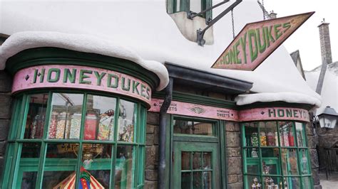 potter hogsmeade hair dresser name.